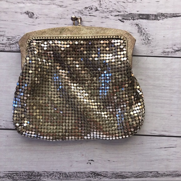 Oroton Handbags - 🌿 OROTON 🌿 vintage silver glomesh coin purse with clasp